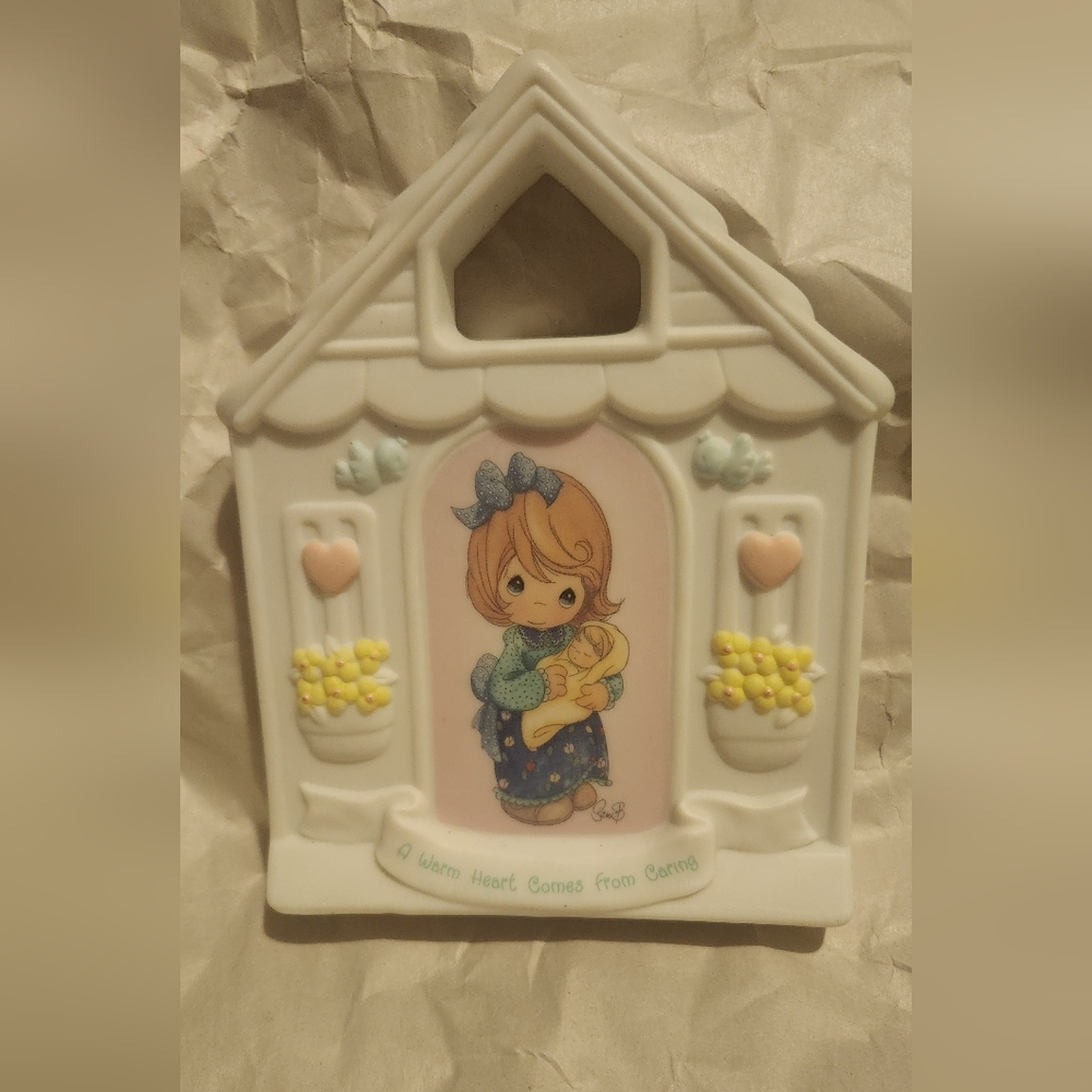 Charming Ceramic Wall Decor with Heartwarming Design